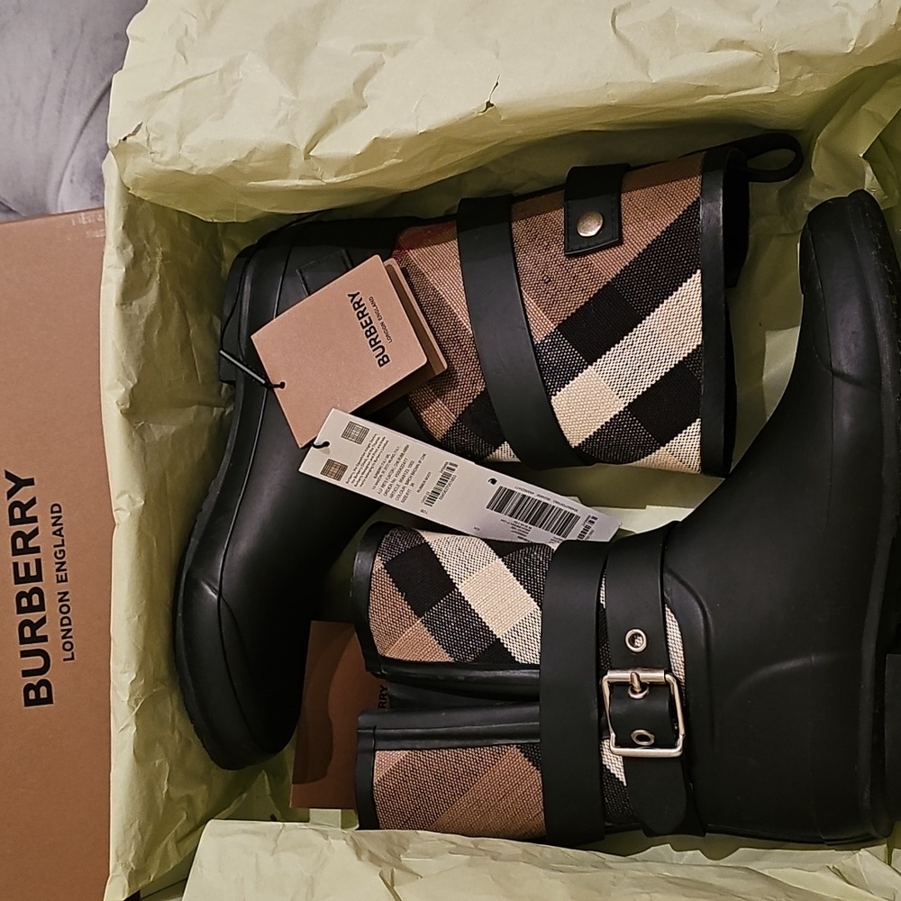 ♥️ BURBERRY Holloway Mid-calf Rain Boots - Picture 3 of 10